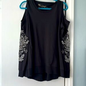 Diane Gilman black lightweight sweatshirt. size M